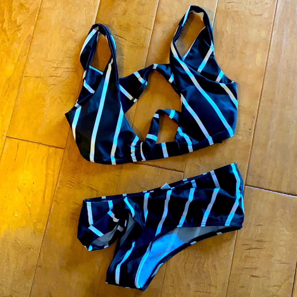 BIKINI BUNDLE! 👙 - Picture 4 of 5